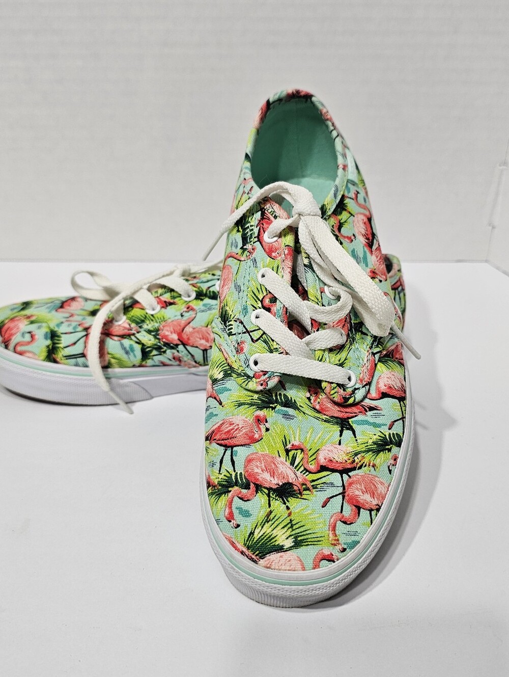 Woman's sz 5 Flamingo Print Vans